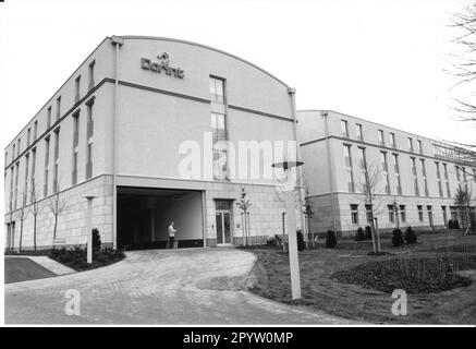 "Neu erbautes Hotel 'Dorint'" an der Ecke Jägerallee/Pappelallee in Potsdam. Foto: MAZ/Peter Sengpiehl, 17.03.1998 [automatisierte Übersetzung]“ Stockfoto