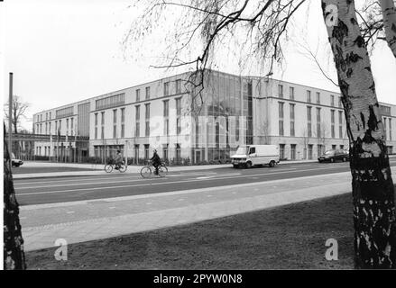 "Neu erbautes Hotel 'Dorint'" an der Ecke Jägerallee/Pappelallee in Potsdam. Foto: MAZ/Peter Sengpiehl, 17.03.1998 [automatisierte Übersetzung]“ Stockfoto