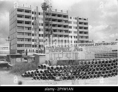 Grosse Baustelle, Bauarbeiten, Wohnungsbau im Neubaugebiet Zentum-Ost in Potsdam. DDR. Foto: MAZ/Archiv, 70s. [Maschinelle Übersetzung] Stockfoto