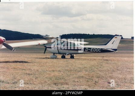 24. Otto Lilienthal Festival in Stölln Aircraft Visitors Folk Festival Pioneer Oldtimer Flying Boxes Havelland am 3. August 3,8. 1996 Hier beginnt der Rundflug Foto: MAZ/Peter Sengpiehl [maschinelle Übersetzung] Stockfoto