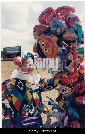 24. Otto Lilienthal Festival in Stölln Aircraft Visitors Folk Festival Pioneer Oldtimer Flying Boxes Havelland am 3. August 1996 Ballons Jongleure Foto: MAZ/Peter Sengpiehl [automatisierte Übersetzung] Stockfoto