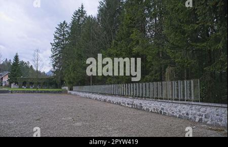 Ebensee, Österreich - 24. April 2023: Ebensee war ein Unterlager des Konzentrationslagers Mauthausen, das von der SS errichtet wurde, um Tunnel für die Lagerung von Rüstungsgütern zu bauen Stockfoto