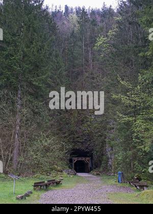 Ebensee, Österreich - 24. April 2023: Ebensee war ein Unterlager des Konzentrationslagers Mauthausen, das von der SS errichtet wurde, um Tunnel für die Lagerung von Rüstungsgütern zu bauen Stockfoto