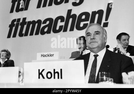 Deutschland, Bonn, 14/03/1992 Archiv: 32-48-36 NRW-CDU Parteikonferenz Foto: Kanzler Helmut Kohl [automatisierte Übersetzung] Stockfoto
