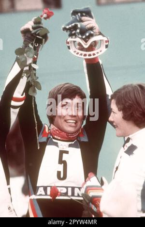 Olympische Winterspiele 1976 in Innsbruck. Rosi Mittermaier (Deut.) Prost nach ihrem Sieg im Slalom 11.02.1976. [Maschinelle Übersetzung] Stockfoto