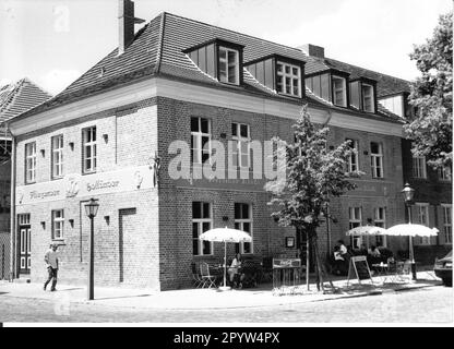 „The Flying Dutchman“ an der Ecke Benkertstraße und Mittelstraße im Dutch Quarter. Pub, Restaurant, Gastronomie. Foto: MAZ/Archive 1997 [maschinelle Übersetzung]“ Stockfoto