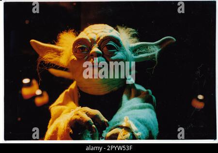 „Jedi-Meister Yoda aus der Filmtrilogie „Star Wars“ ist eine der 50 neuen Ausstellungen, die auf der Cinefantastic-Ausstellung in der Studio-Tour von Babelsberg ausgestellt werden. Foto: MAZ/Christel Köster“ Stockfoto