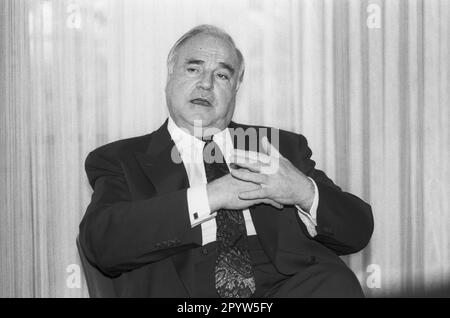 Deutschland, Bonn, 01-23-1992. Archiv: 32-02-31 für Ihr Archiv! Foto: Kanzler Helmut Kohl [automatisierte Übersetzung] Stockfoto