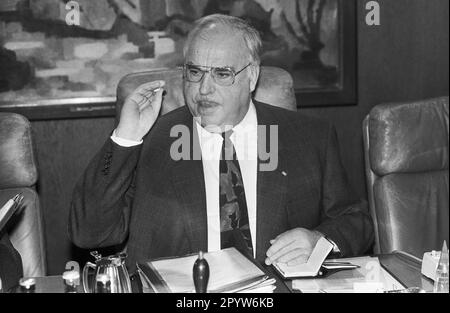 Deutschland, Bonn, 22.01.1992. Archiv: 31-48-30 Kabinettssitzung Foto: Bundeskanzler Helmut Kohl [automatisierte Übersetzung] Stockfoto