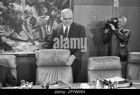 Deutschland, Bonn, 22.01.1992. Archiv: 31-47-33 Kabinettssitzung Foto: Bundeskanzler Helmut Kohl [automatisierte Übersetzung] Stockfoto