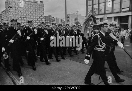 DDR, Berlin, 07.10.1988, Militärparade der NVA zum 39. Tag der Republik, Volksflotte, Alexanderplatz, [automatisierte Übersetzung] Stockfoto