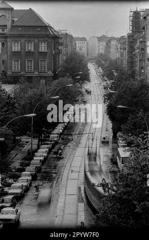 DDR, Berlin, 24.04.1989, Blick in die Oranienburger Straße rechts: Baustelle Neue Synagoge, [maschinelle Übersetzung] Stockfoto