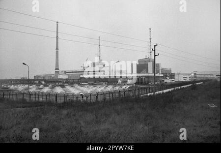 Bulgarien, Kosloduj, 14-11-1991. Archiv: 30-03-30 das Kernkraftwerk Kosloduj ist das einzige in Betrieb befindliche Kernkraftwerk in Bulgarien. Es liegt 200 km nördlich von Sofia und 5 km östlich von Kosloduj an der Donau. Der Bau des Kernkraftwerks begann am 6. April 1970. Foto: Ansicht von Kozloduy NPP [automatisierte Übersetzung] Stockfoto