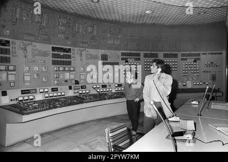 Bulgarien, Kosloduj, 14-11-1991. Archiv: 30-05-08 das Kernkraftwerk Kosloduj ist das einzige in Betrieb befindliche Kernkraftwerk in Bulgarien. Es liegt 200 km nördlich von Sofia und 5 km östlich von Kosloduj an der Donau. Der Bau des Kernkraftwerks begann am 6. April 1970. Foto: Der Reaktorkontrollraum des KKW Kosloduj. [Maschinelle Übersetzung] Stockfoto