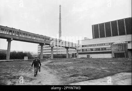 Bulgarien, Kosloduj, 14-11-1991. Archiv: 30-05-26 das Kernkraftwerk Kosloduj ist das einzige in Betrieb befindliche Kernkraftwerk in Bulgarien. Es liegt 200 km nördlich von Sofia und 5 km östlich von Kosloduj an der Donau. Der Bau des Kernkraftwerks begann am 6. April 1970. Foto: Außenansicht von Kozloduy NPP. [Maschinelle Übersetzung] Stockfoto