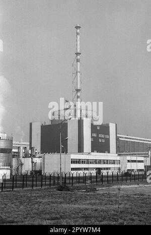 Bulgarien, Kosloduj, 14/11/1991. Archiv.: 30-07-11a das Kernkraftwerk Kosloduj ist das einzige in Betrieb befindliche Kernkraftwerk in Bulgarien. Es liegt 200 km nördlich von Sofia und 5 km östlich von Kosloduj an der Donau. Der Bau des Kernkraftwerks begann am 6. April 1970. Foto: Exterieur von Kozloduy NPP [maschinelle Übersetzung] Stockfoto