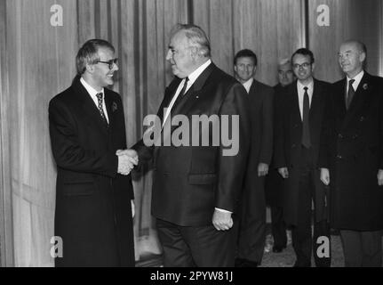 Deutschland, Bonn, 10.11.1991. Archiv: 29-68-25, britischer Premierminister Major bei Kohl's. Foto: Bundeskanzler Helmut Kohl und Premierminister John Major. [Maschinelle Übersetzung] Stockfoto