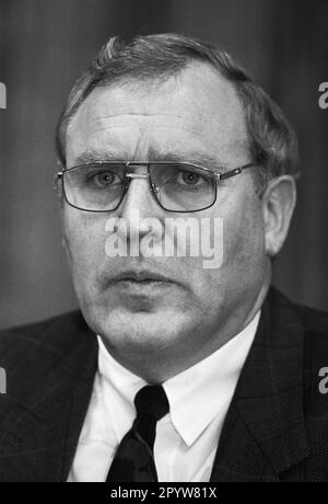 Deutschland, Bonn, 29.10.1991. Archiv: 29-47-26 Pressekonferenz mit Prof. Dr. Werner Muench Foto: Werner Muench, Ministerpräsident Sachsen-Anhalt [maschinelle Übersetzung] Stockfoto