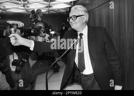 Deutschland, Bonn, 12.11.1991. Archiv: 29.-73-22. Sitzung der SPD-Fraktion Foto: Vorsitzender der SPD-Fraktion Hans-Jochen Vogel [automatisierte Übersetzung] Stockfoto