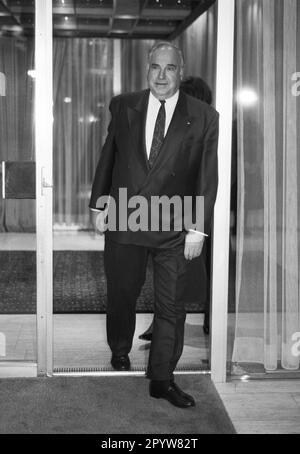 Deutschland, Bonn, 10.11.1991. Archiv: 29.-68-06 Britischer Premierminister Major auf Kohls Foto: Bundeskanzler Helmut Kohl [automatisierte Übersetzung] Stockfoto