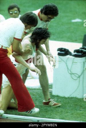 Olympische Spiele Montreal 30.07.1976 / 5000m Lauf der Männer / Klaus - Peter Hildenbrand erschöpft im Tor wird Dritter und gewinnt Bronze [maschinelle Übersetzung] Stockfoto