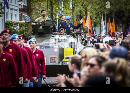 WAGENINGEN - atmosphärisches Bild während der jährlichen Befreiung in Wageningen als Tribut an die Befreier. Während der Zerstörung gehen Veteranen und Militärerben zum Befreiungstag. ANP VINCENT JANNINK niederlande raus - belgien raus Stockfoto