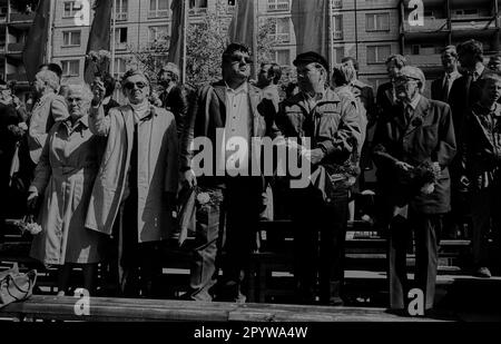 DDR, Berlin, 01.05.1986, 1. Mai 1986 auf der Karl-Marx-Allee, Zuschauerstand, [automatisierte Übersetzung] Stockfoto