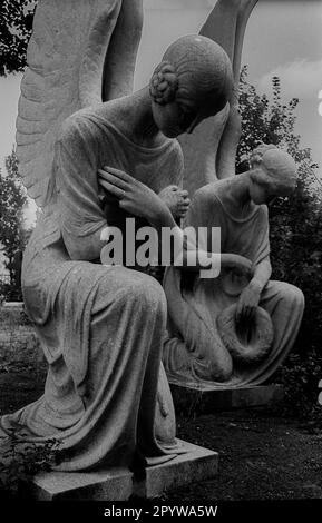 DDR, Berlin, 04.08.1986, Friedhof von St. Hedwigs Gemeinde, Angel, [maschinelle Übersetzung] Stockfoto