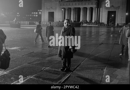 Franz Josef Stauss bei einem öffentlichen Versprechen der Deutschen Streitkräfte auf dem Königsplatz in München. [Maschinelle Übersetzung] Stockfoto