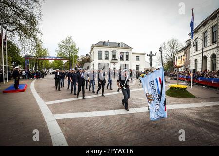 WAGENINGEN - atmosphärisches Bild während der jährlichen Befreiung in Wageningen als Tribut an die Befreier. Während der Zerstörung gehen Veteranen und Militärerben zum Befreiungstag. ANP VINCENT JANNINK niederlande raus - belgien raus Stockfoto