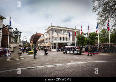 WAGENINGEN - atmosphärisches Bild während der jährlichen Befreiung in Wageningen als Tribut an die Befreier. Während der Zerstörung gehen Veteranen und Militärerben zum Befreiungstag. ANP VINCENT JANNINK niederlande raus - belgien raus Stockfoto