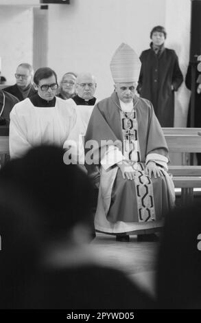 Joseph Kardinal Ratzinger bei einem Gottesdienst. [Maschinelle Übersetzung] Stockfoto