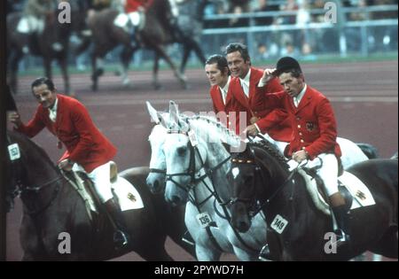 Olympische Spiele; München 1972 Springreiten Die Deutsche Equipe bei
