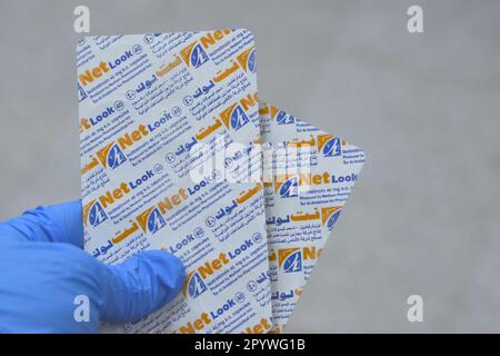 Kairo, Ägypten, Mai 2 2023: NetLook Weichgelatinekapseln, Isotretinoin ist ein oral verschreibungspflichtiges Medikament, das Talgdrüsen beeinflusst und verwendet wird, um Stockfoto