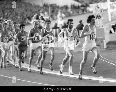 Europäische Leichtathletikmeisterschaft in Helsinki 1971 / 10.000 Meter Lauf vor David Bedford (England) vor Gaston Roelant (Belgien) , Jürgen Haase (DDR) und dem Gewinner Juha Vätäinen (Finnland) 10.08.1971 [automatisierte Übersetzung] Stockfoto