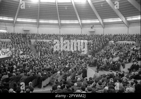 Franz Josef Strauß bei der Abschlussveranstaltung der CSU im bayerischen Staatswahlkampf am Circus Krone in München. [Maschinelle Übersetzung] Stockfoto