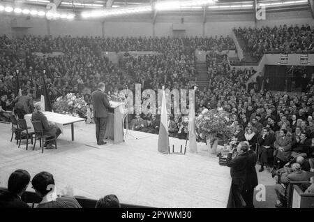 Franz Josef Strauß bei der Abschlussveranstaltung der CSU im bayerischen Staatswahlkampf am Circus Krone in München. [Maschinelle Übersetzung] Stockfoto