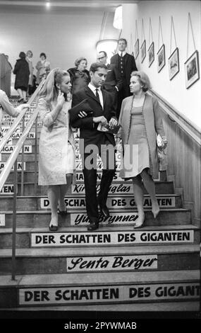 Senta Berger und Michael Verhoeven bei einer Vorführung ihres Films The Shadow of the Giants at the Europa Filmpalast (kein Ort). [Maschinelle Übersetzung] Stockfoto