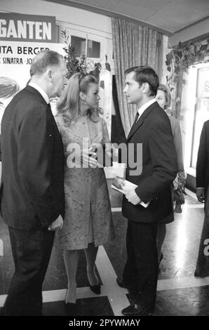 Senta Berger und Michael Verhoeven bei einer Vorführung ihres Films The Shadow of the Giants at the Europa Filmpalast (kein Ort). [Maschinelle Übersetzung] Stockfoto