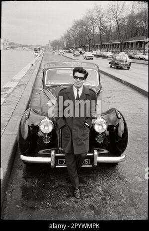 Frankreich. Paris. Dezember 1962. Der deutsche Couturier Karl Lagerfeld in seiner Zeit als künstlerischer Direktor des Hauses Jean Patou. P-GE-LAG-514 Copyright-Hinweis: Max Scheler/SZ Photo. Stockfoto