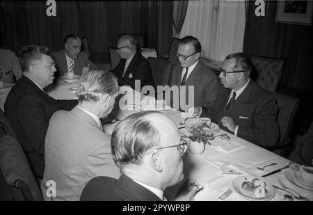 Tagung der amerikanischen Handelskammer (AHK) im Hotel Kempinski in Berlin, Oktober 1955. Stockfoto