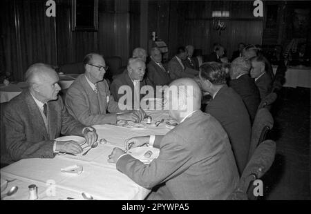 Tagung der amerikanischen Handelskammer (AHK) im Hotel Kempinski in Berlin, Oktober 1955. Stockfoto