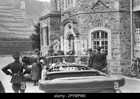 Ankunft des Nazi-Landwirtschaftsministers Walther Darre im Marienthal-Kloster bei Dresden in Oberlusatien in Sachsen. Stockfoto