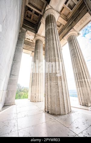 Historisches Valhalla-Gebäude im Frühling, Regensburg, Bayern Stockfoto