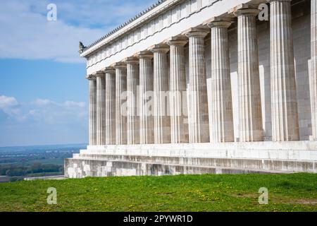 Historisches Valhalla-Gebäude im Frühling, Regensburg, Bayern Stockfoto