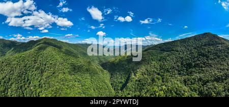 Aerial of the UNESCO site Atlantic Forest South-East Reservate, Alto Ribeira Touristic State Park, Sao Paulo State, Brasilien Stockfoto