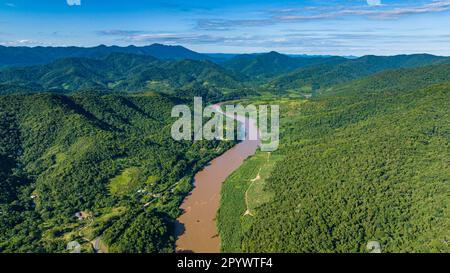 Aerial of the Iguape River, UNESCO-Weltkulturerbe Atlantic Forest South-East Reservate, Alto Ribeira Touristic State Park, Sao Paulo State, Brasilien
