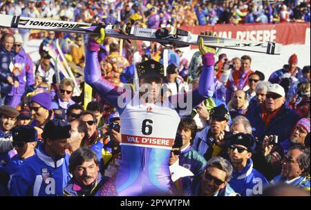 Olympische Winterspiele Albertville 08-23.02.1992 Giant Slalom Men 18.02.1992 Alberto TOMBA (Italien) jubelt an der Ziellinie. FOTO: WEREK Press Photo Agency xxNOxMODELxRELEASExx [automatisierte Übersetzung]- ÖSTERREICH AUSSERHALB Stockfoto