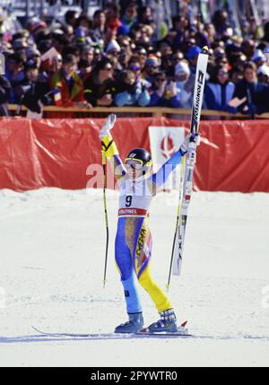 Olympische Winterspiele Albertville 08-23.02.1992 Giant Slalom Women 19.02.1992 Pernilla WIBERG (Schweden) jubelt an der Ziellinie. FOTO: WEREK Press Photo Agency xxNOxMODELxRELEASExx [automatisierte Übersetzung]- ÖSTERREICH AUSSERHALB Stockfoto