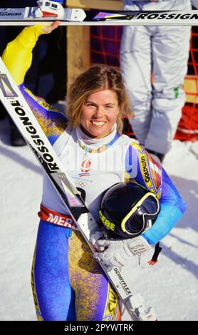 Olympische Winterspiele Albertville 08-23.02.1992 Giant Slalom Women 19.02.1992 Pernilla WIBERG (Schweden) jubelt an der Ziellinie. FOTO: WEREK Press Photo Agency xxNOxMODELxRELEASExx [automatisierte Übersetzung]- ÖSTERREICH AUSSERHALB Stockfoto